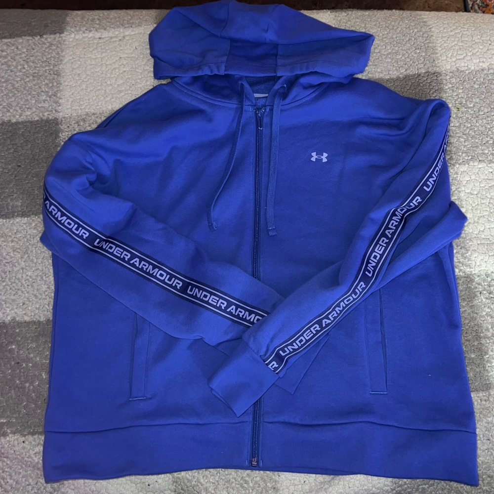 Woman’s XL under armor zipper down hoodie. With side pockets. Never worn.